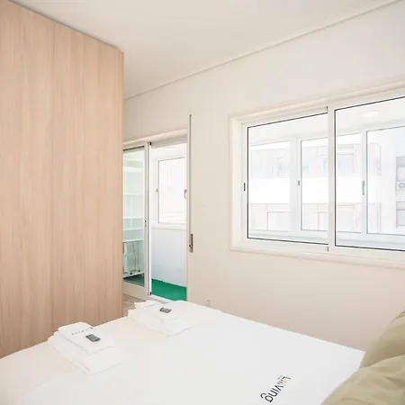 Liiiving In - Downtown Balcony Apartment Porto