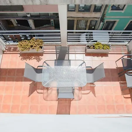 Liiiving In - Downtown Balcony