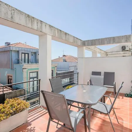 Liiiving In - Downtown Balcony Apartment *