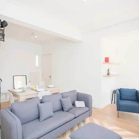 Liiiving In - Downtown Balcony Apartment Porto